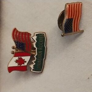 2 Pins US Flag and Canadian Rockies